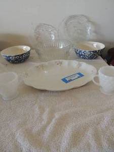 lot 64 image: 2 speckled stoneware bowls, clear glass salad bowls Homer Laughlin china serving platter 2 fruit design plates