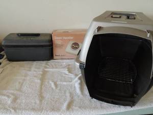 lot 79 image: Samsonite makeup care, steam vaporizer small animal carrier without front gate