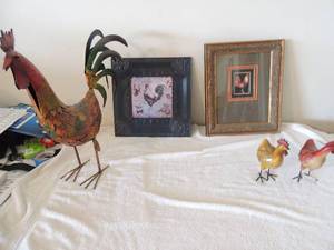 lot 93 image: Rooster lot- large rooster 22 x 23, metal pic 14 x 14 gold frame pic 16x13