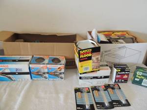 lot 116 image: 3 boxes of all brands of light bulbs all watts, size and some bug lights