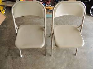 lot 119 image: 5 metal folding chairs