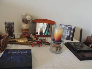 lot 121 image: Table and mantle dcor lock and key photo 12x12 wicker basket and more