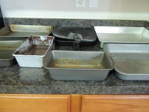 lot 134 image: metal loaf pans x2 and  square baking dishes x 3