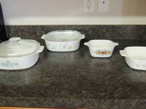 lot 137 image: Corningware lot. 2 QT with Lid,  1 QT W LID,  2 QT without lid,  2 cup with out lid