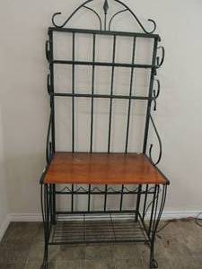 lot 138 image: green metal bakers rack 77x33x21