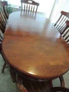 lot 139 image: Dining room table with 6 chairs nice condition 75x41x30   Has  leaf,   solid oak chairs 41 x 21
