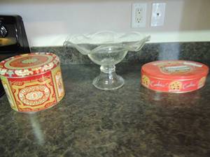 lot 153 image: 2 cookie tins large blown glass bowl