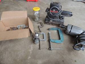 lot 169 image: BLACK & DECKER SANDER,  DRILL, C-CLAMPS X 5,  POCKET KNIFE,  SMALL WRENCHES