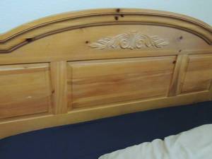 lot 1 image: FONTANA Queen headboard, foot board and rails HB-67x x 50tall x 3 Deep, FB 67wide 23 tall  SB 5 82L MATCHES  NUMBER  4, 176