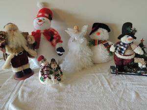 lot 17 image: 10 porcelain angel, 3 stuffed animal snowman and 12 Santa
