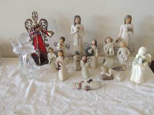 lot 20 image: Lot of collector Willow Tree angels