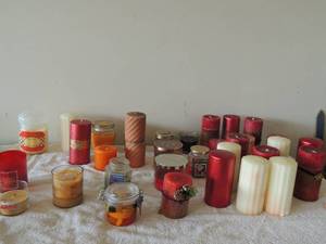 lot 22 image: Large lot of holiday candles, vanilla, pine, blackberry, cranberry plus many more new and used