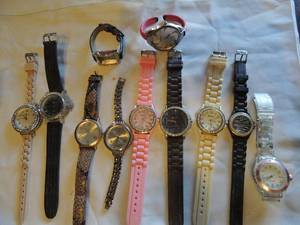 lot 195 image: Geneva watches with rubber watch bands and leather watchband quatity 11