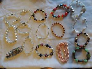 lot 200 image: Bracelets x 15     -  Beaded pearl and Rhinestone