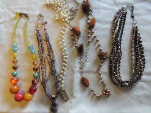 lot 205 image: 2 strand beads and fur necklace, small beaded multi strand with amethyst, multi strand, large beads mother inspire and 2 perl strands quantity 5 necklaces