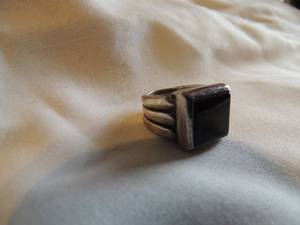 lot 183 image: James Avery Ring. Sterling 925 BLACK ONYX  Retired  size 7.5  TW-16GMS