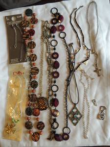 lot 187 image: Necklaces x 9  and set of necklace extenders