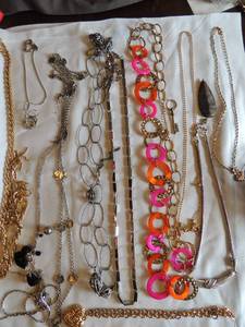 lot 188 image: Necklaces quantity 10
