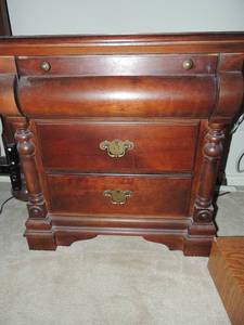 lot 5 image: 3 drawer night stand x 27wx 17d x 28t