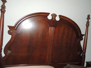 lot 3 image: King bed Head board  79w x 77t x 4deep, Footboard  80l x 4deep 47 T, Side rails 82L x 5t x 1w