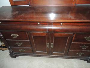 lot 8 image: Dresser 8 drawer 2 doors 68l x 19d x 37T