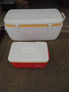 lot 208 image: 2 IGLOO ICE CHESTS
