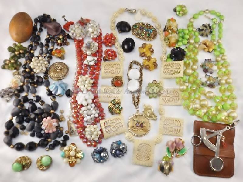 lot 103 image: West German, Necklace, Earrings, Austria, jewelry