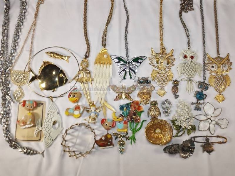 lot 106 image: mid century, jewelry, articulated, brooch, pin, necklace