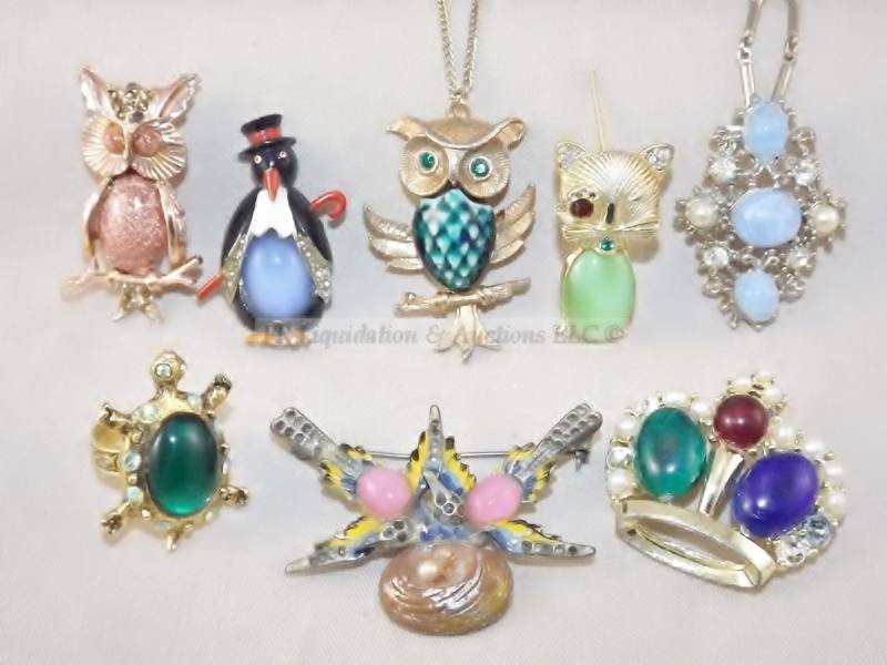 lot 108 image: Jelly Belly, jewelry, brooch, pin, ring