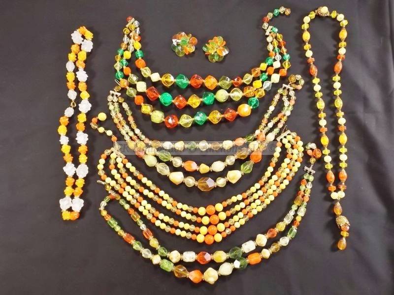 lot 119 image: Confetti Lucite, jewelry, mid century
