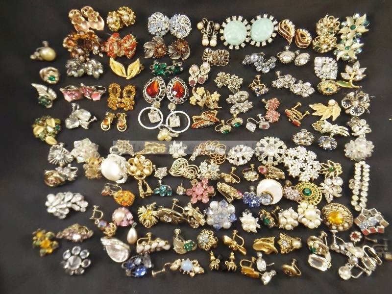 lot 125 image: Rhinestone, jewelry, earrings