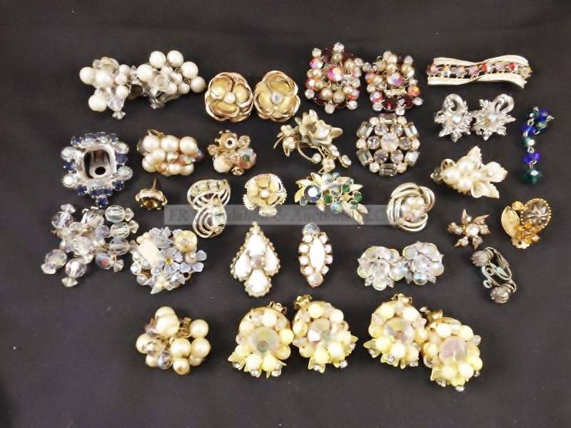 lot 127 image: Aurora Borealis, jewelry, rhinestone, earrings