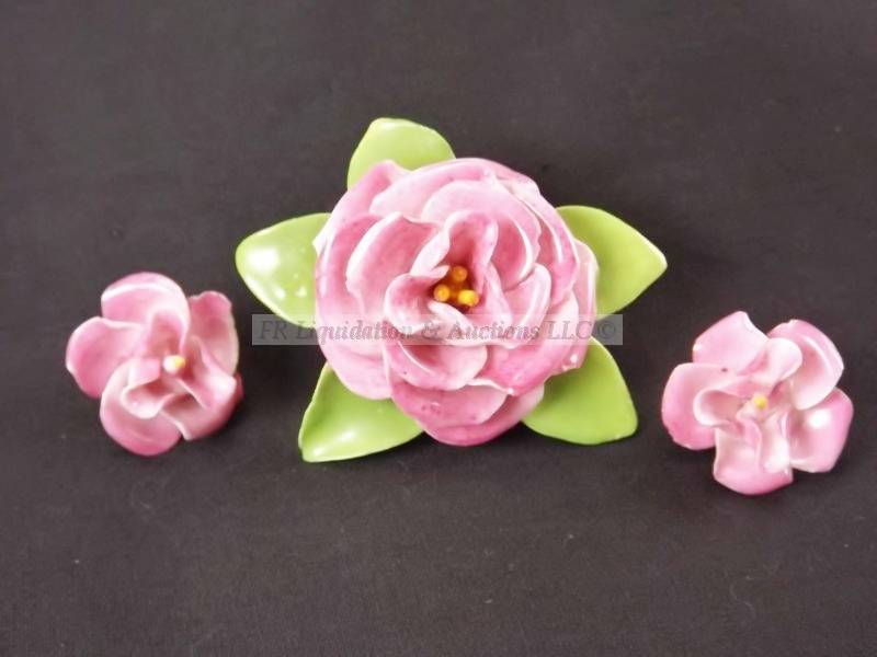 lot 134 image: Signed, Cara, Staffordshire, brooch, pin, jewelry