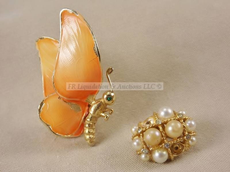 lot 135 image: Signed, Castle cliff, jewelry, brooch, earring