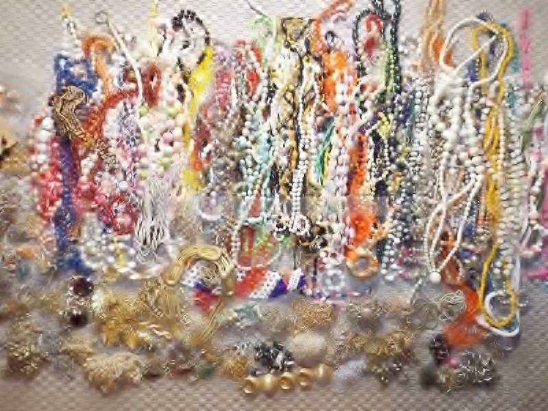 lot 142 image: Jewelry