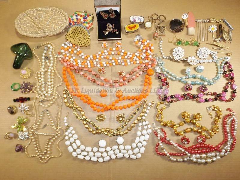 lot 150 image: Fashion Jewelry