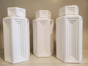 lot 6 image: Sagebrook Home Lidded White Containers