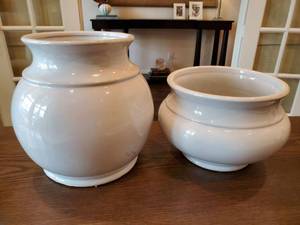 lot 14 image: Pair of White Ceramic Planters  Vases