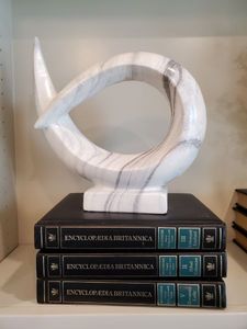 lot 25 image: Ceramic Horn Decor & Encyclopedias