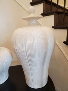 lot 34 image: Large Ribbed Container with Lid