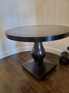 lot 35 image: Caracole Mod-Urn Round Side Table