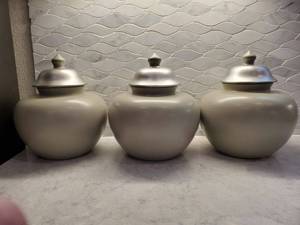 lot 39 image: Sagebrook Home Ceramic Covered Jars