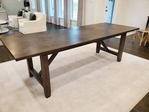 lot 51 image: Universal Chelsea Kitchen Table