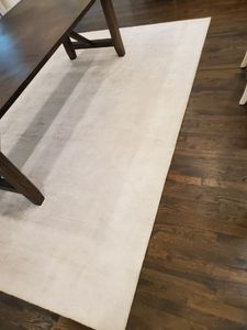 lot 52 image: Surya Viola 8 x 10 Area Rug