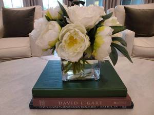 lot 85 image: Faux Flowers with 3 Books