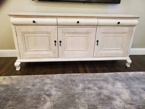 lot 92 image: Universal Paul Dean Entertainment Console
