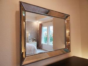 lot 120 image: Bassett Framed Beaded Wall Mirror