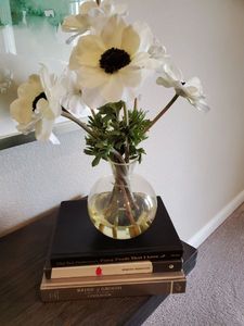 lot 176 image: Faux Flowers with 3 books