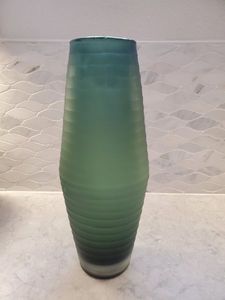 lot 208 image: Green Glass Vase