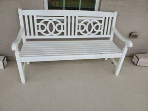 lot 215 image: Wood Bench